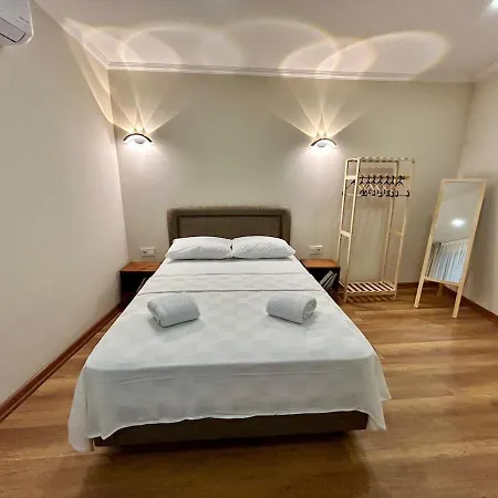 Apartment Lemon Tree With Private Garden In Kaleici Antalya