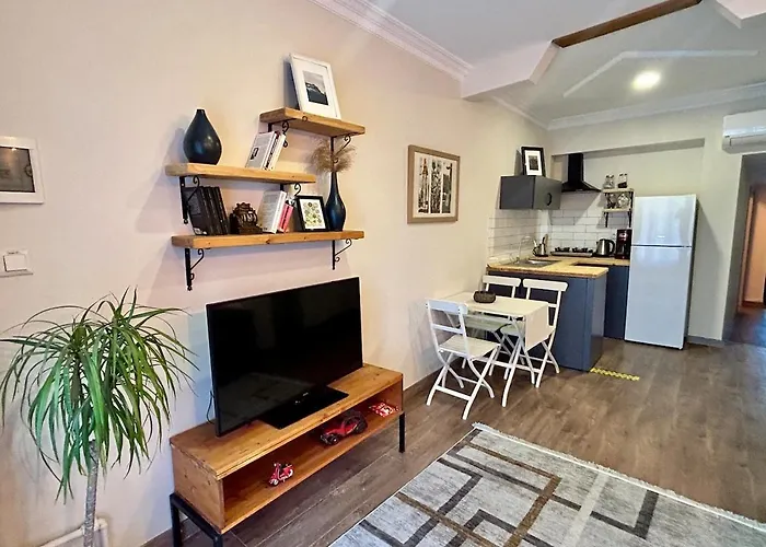 Apartment Lemon Tree With Private Garden In Kaleici Antalya