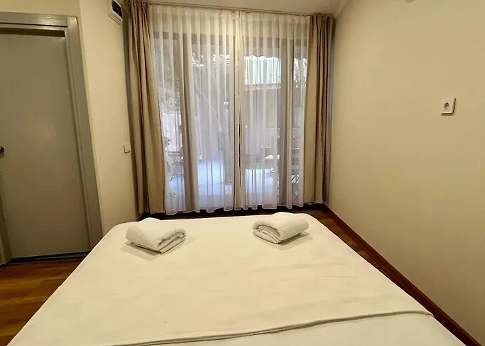 Lemon Tree With Private Garden In Kaleici Apartment *