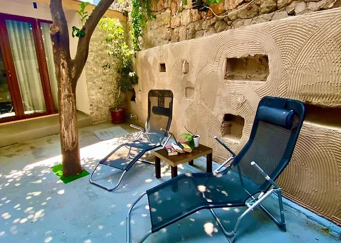 Lemon Tree With Private Garden In Kaleici Antalya