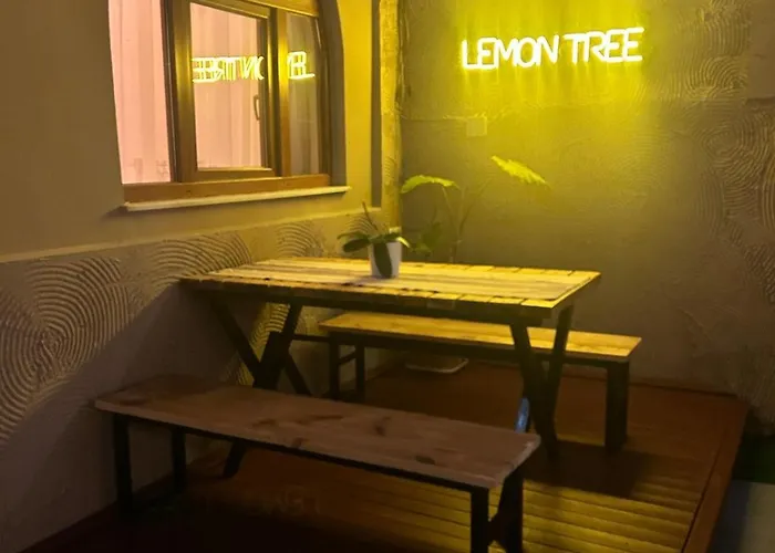 Lemon Tree With Private Garden In Kaleici Apartment Antalya