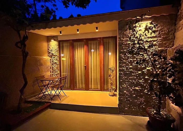 Lemon Tree With Private Garden In Kaleici *